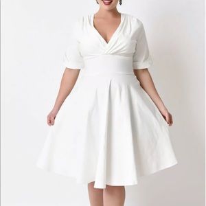 Unique vintage 4XL ivory dress